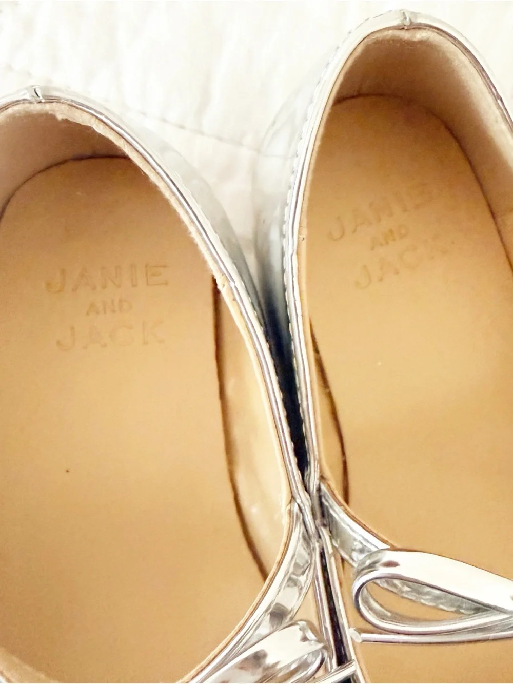 Janie and Jack Girls’ Metallic Silver Bow Ballet Flats 9
